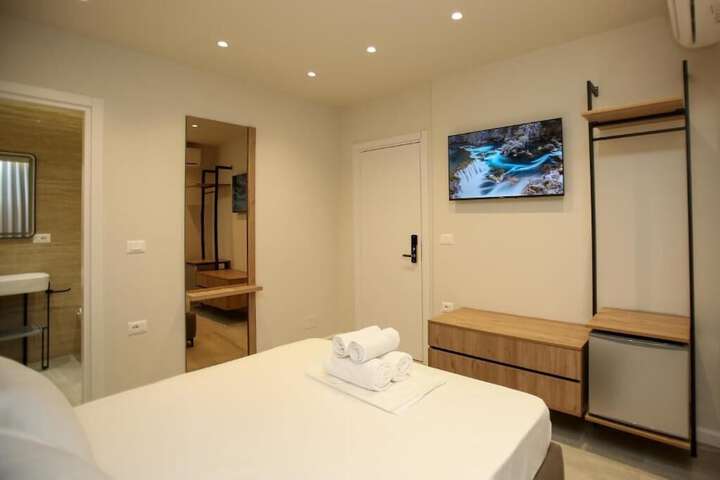 Room 9 of 109