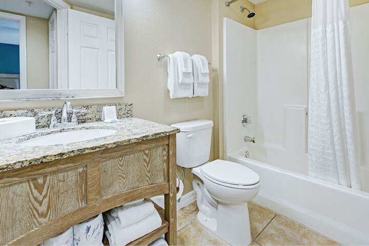Villa Accessible King Size Bed (2 of 25)