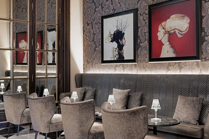 Lounge 47 of 52