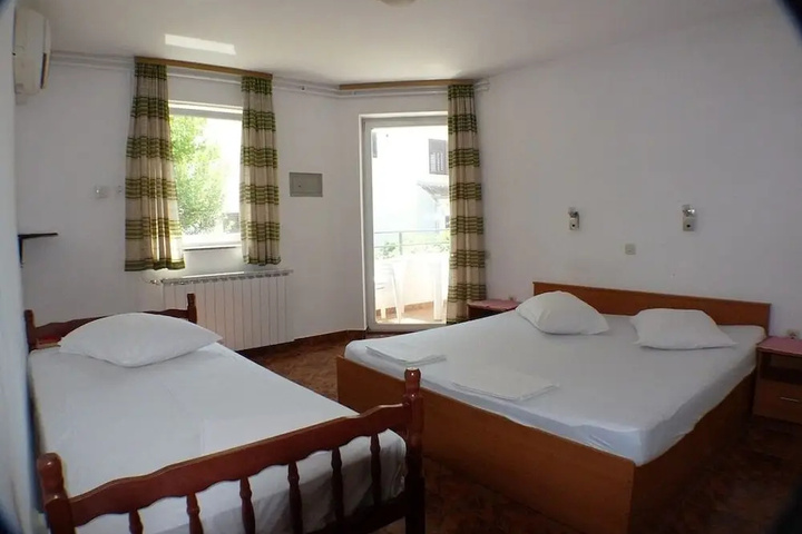 Room 5 of 15