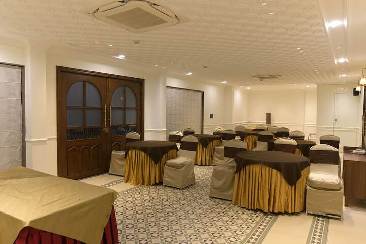 Ballroom/Hall 68 of 72