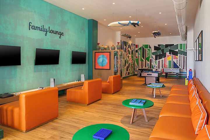 Lounge 75 of 95