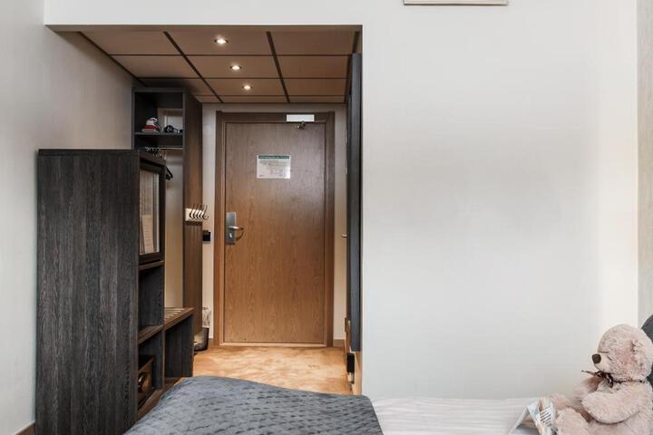 Room 11 of 60
