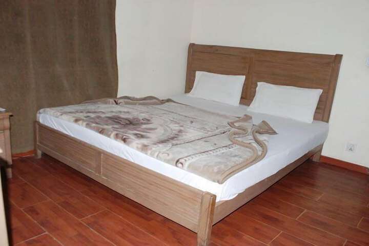 Room 17 of 27