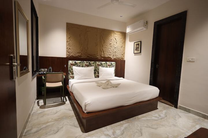 Room 11 of 43