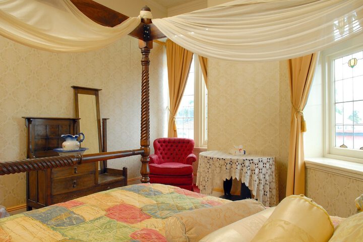 Room 4 of 38