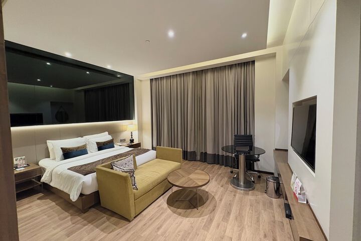 Room 12 of 37