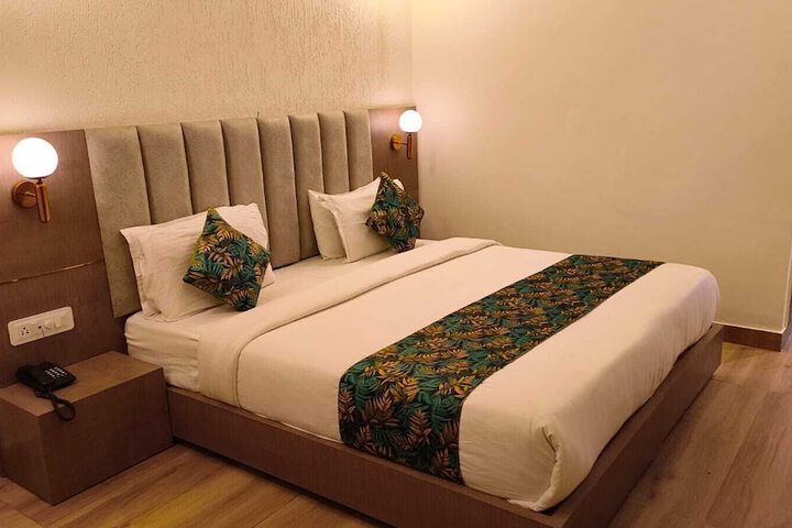Room 15 of 37