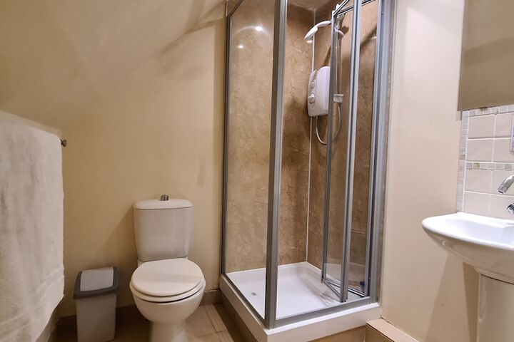 Room 4 of 9