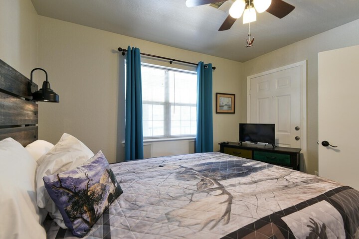 Room 2 of 35