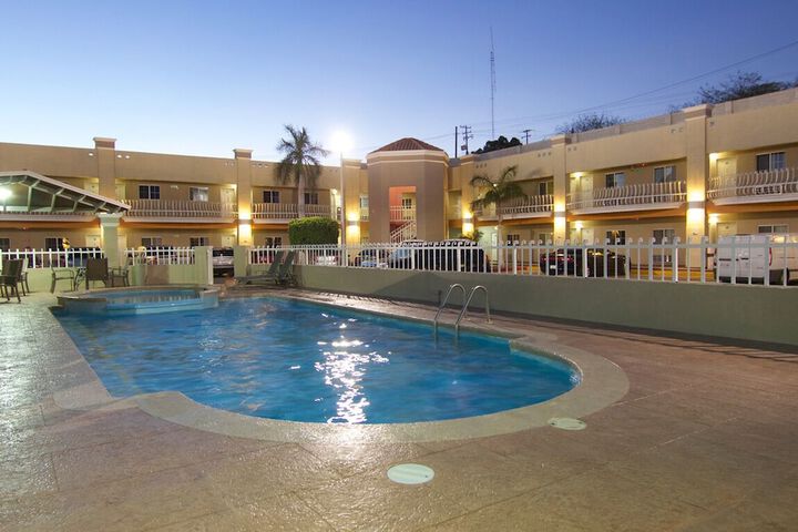 Pool 10 of 15