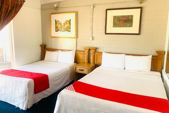 2 Queen Beds (8 of 16)