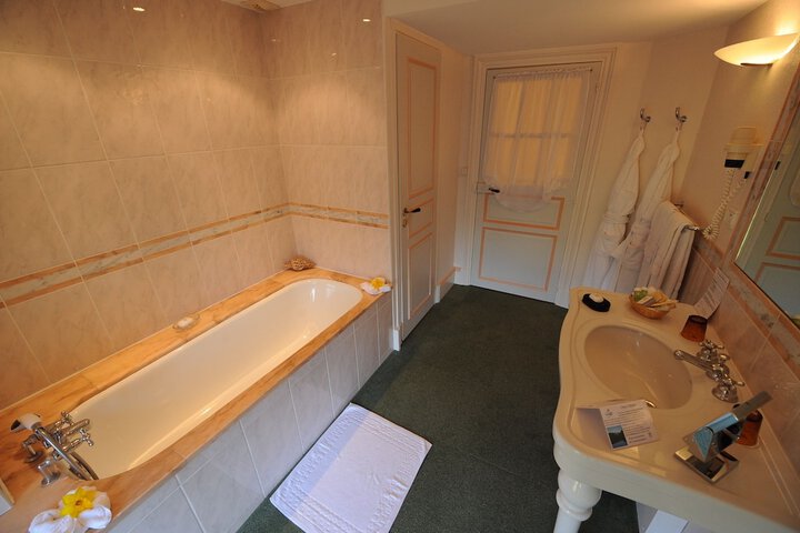 Room 15 of 31