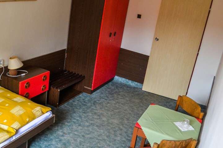 Room 38 of 77