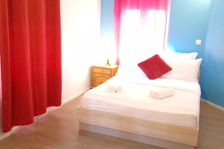 Room 28 of 158