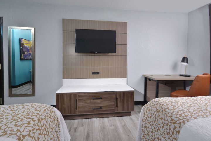 2 Queen Beds (30 of 38)