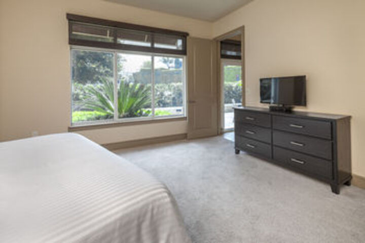 Room 6 of 17