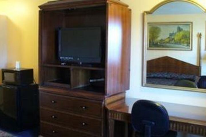 Room 5 of 11