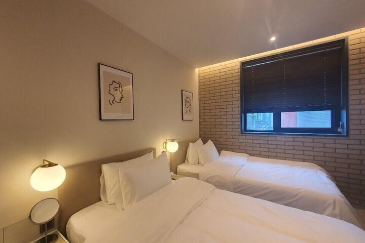 Room 6 of 59
