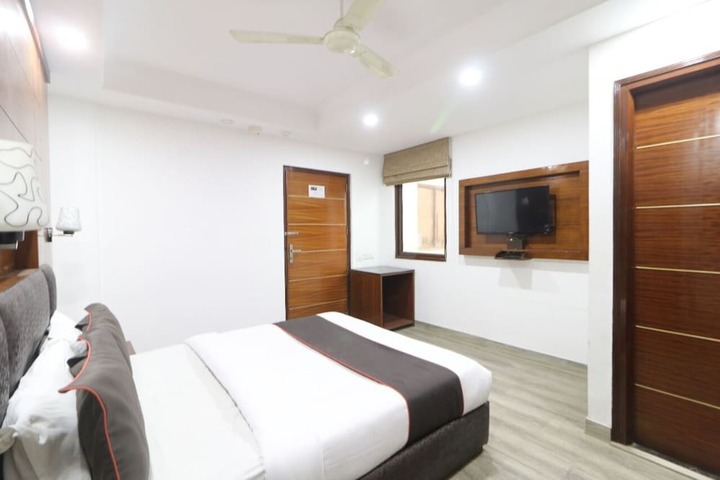 Room 8 of 15