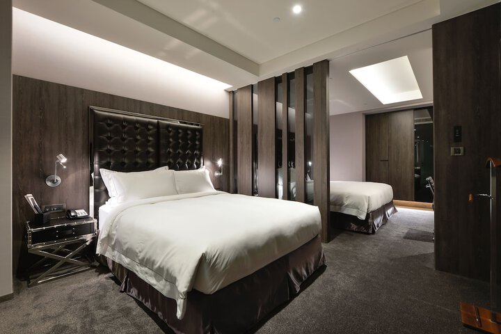 Room 14 of 82