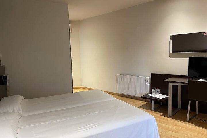 Room 8 of 31