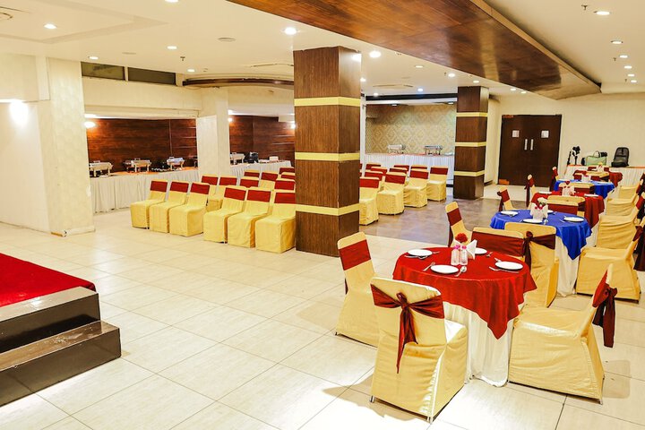 Lounge 64 of 84