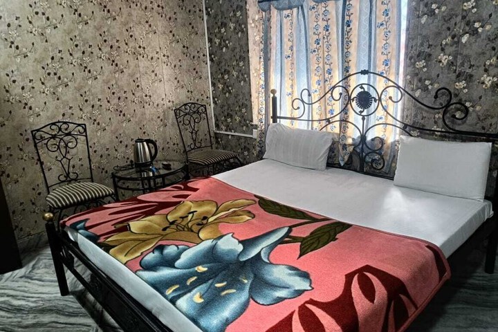 Room 7 of 16