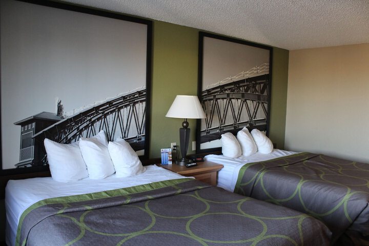 Room 6 of 32