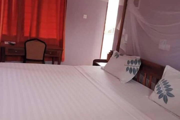 Room 4 of 32