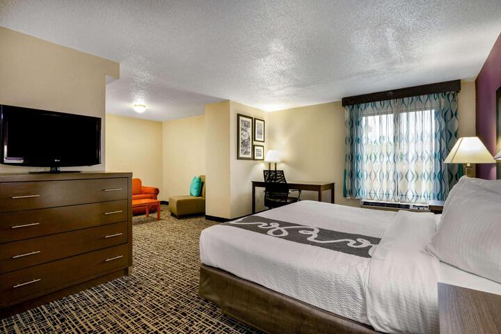 1 King Bed Accessible (3 of 10)
