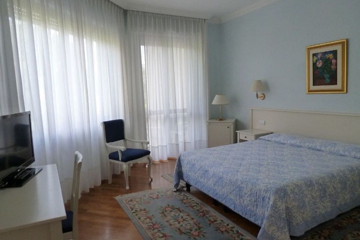 Room 9 of 45