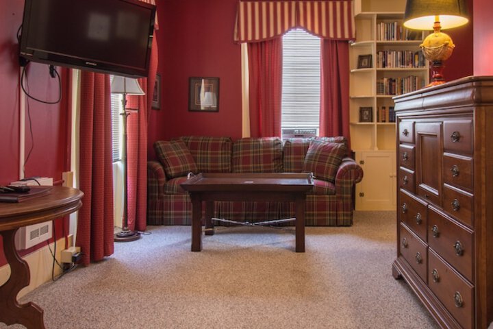 Basic King Bed (1 of 8)