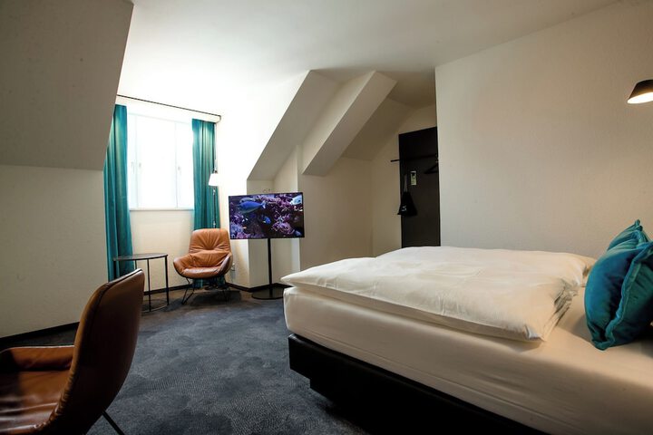 Room 9 of 41