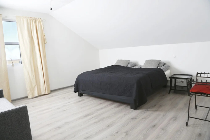 Room 2 of 11