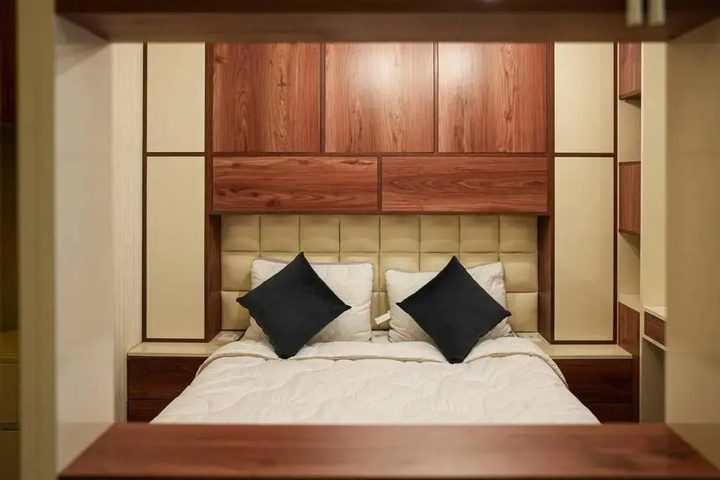 Room 2 of 18