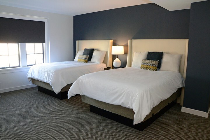 Suite Deluxe 2 Queen Beds (15 of 17)