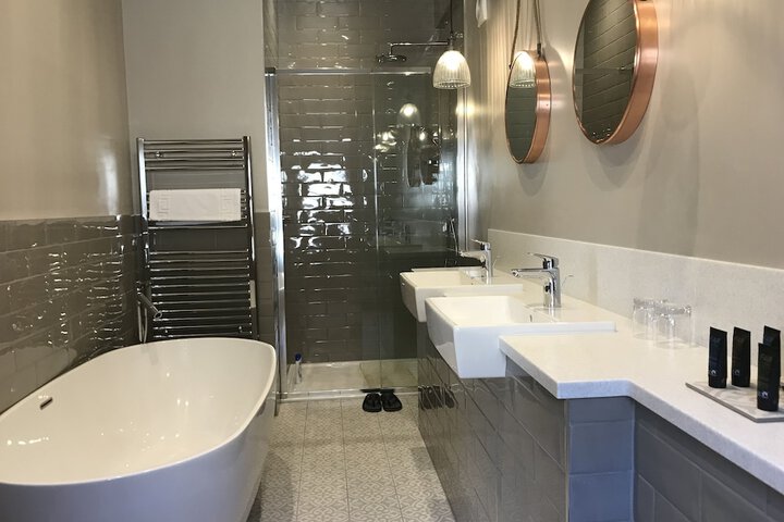 Room 10 of 24