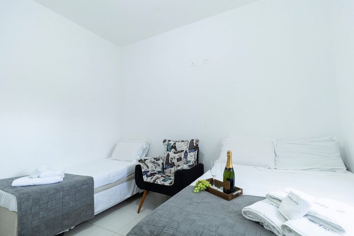 Room 4 of 73