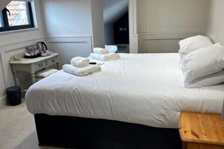 Room 3 of 133