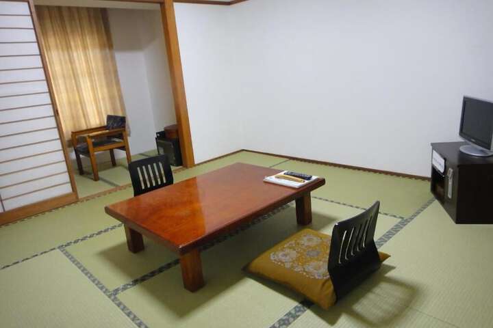 Room 10 of 26