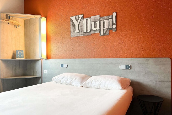 Room 30 of 62