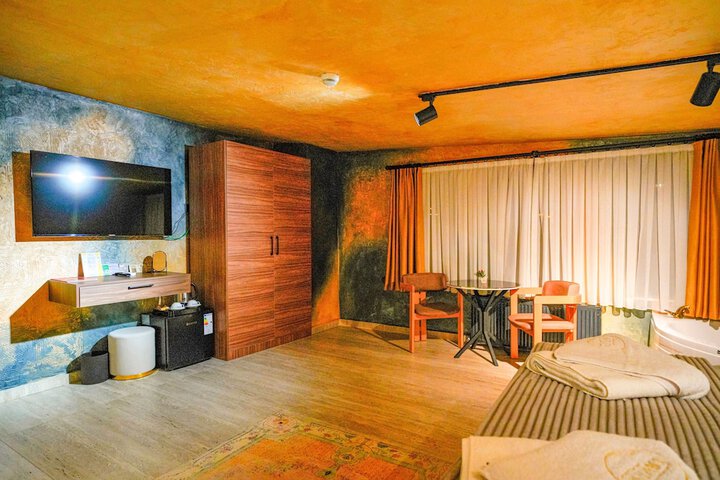 Room 53 of 244
