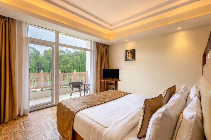 Room 10 of 56