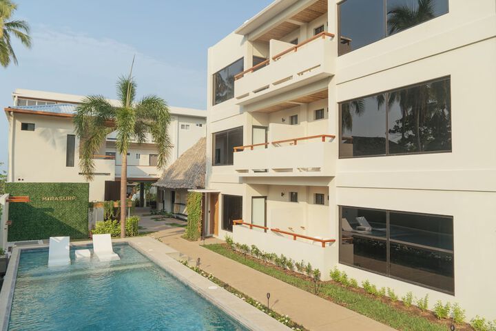 Mirasurf Hotel & Waves