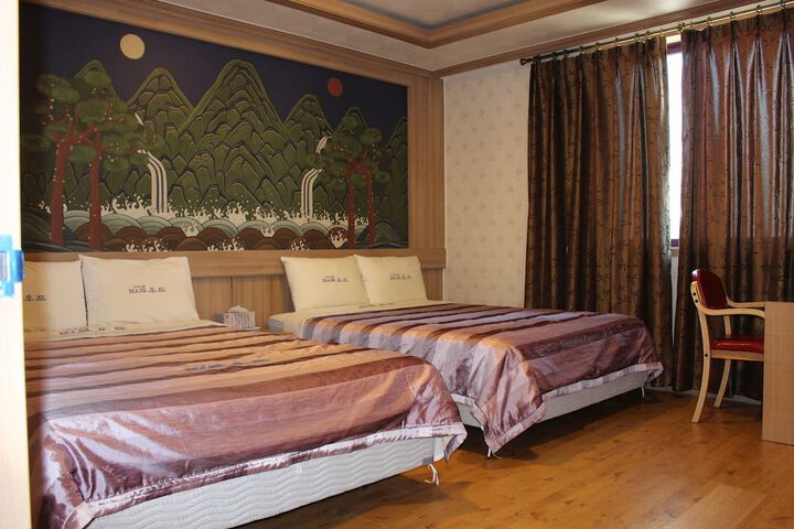 Room 6 of 78