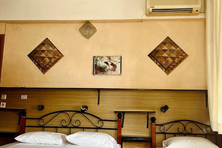 Room 11 of 37