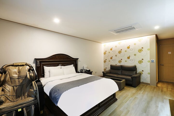 Room 19 of 49