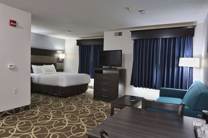 1 Queen Bed Efficiency Suite (10 of 54)