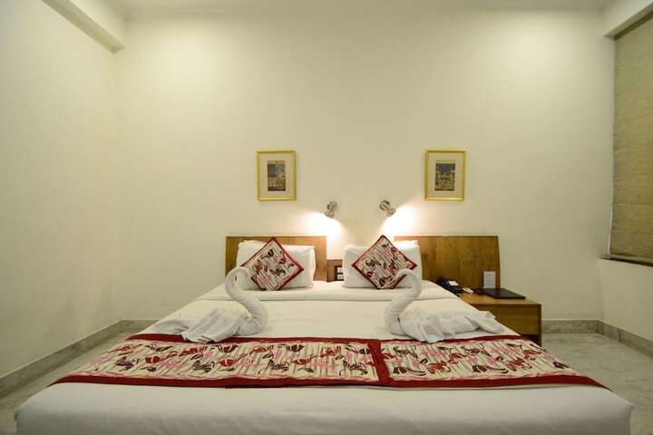 Room 26 of 63